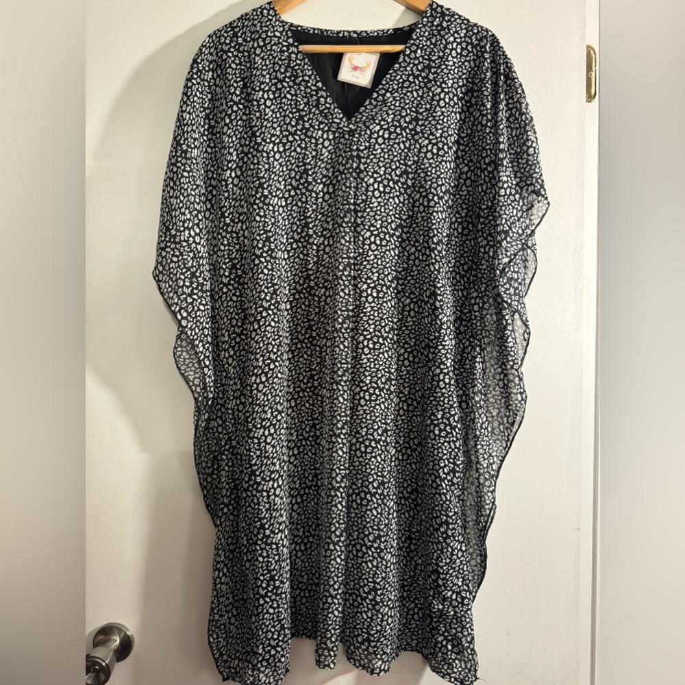New- Black &White printed V-Neck Dress
